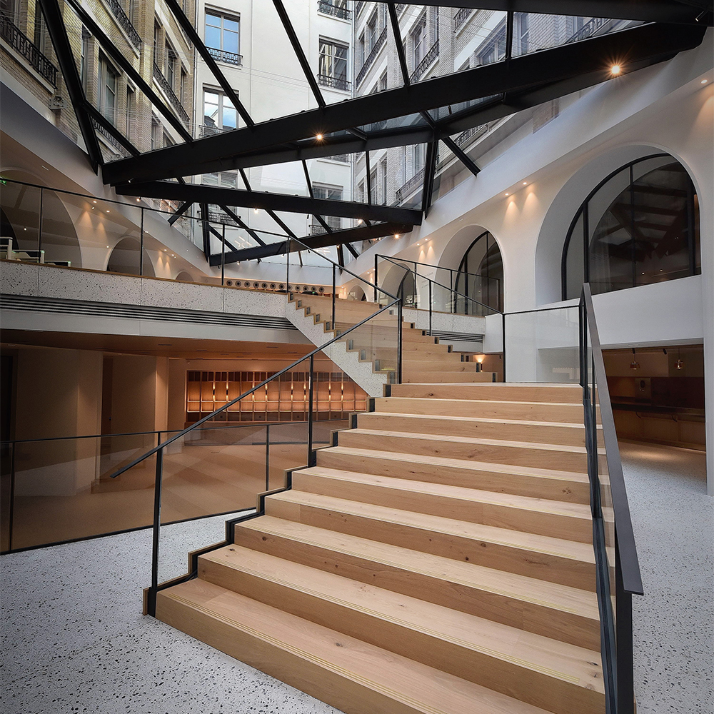 24-26, bld des Italiens | Paris 9 : escalier patio