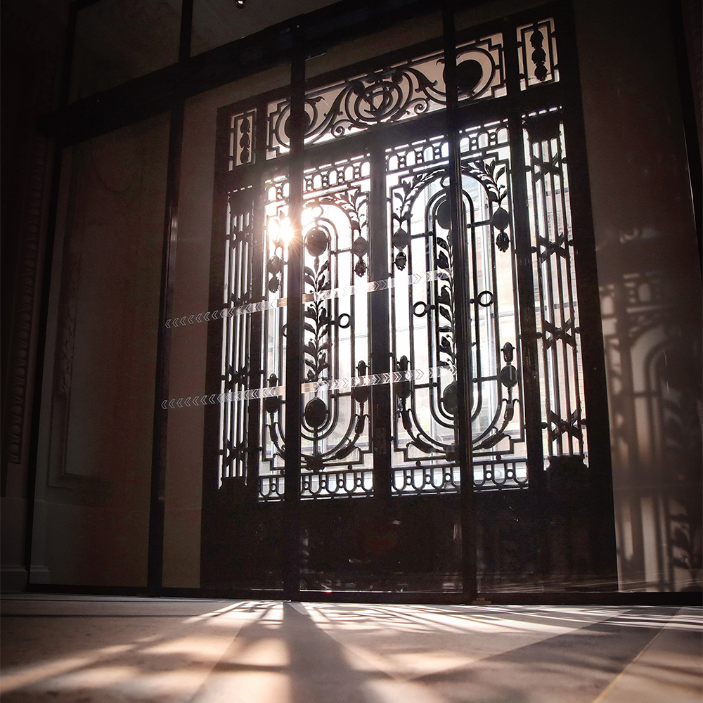 24-26, bld des Italiens | Paris 9 : porte d'entrée en fer forgé